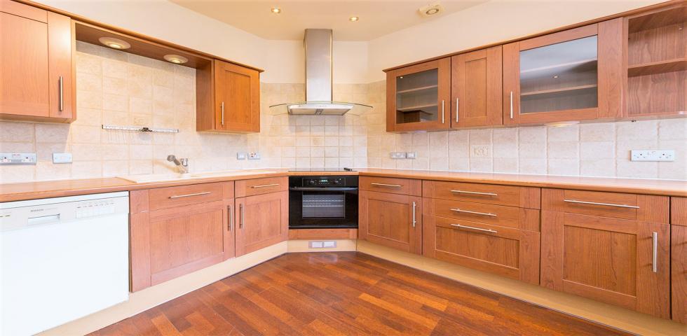 			2 Bedroom, 1 bath, 1 reception Flat			 Park Drive, GOLDERS GREEN